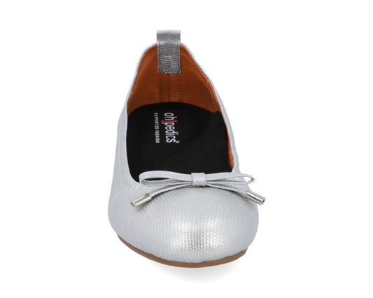 Front view of silver wild-embossed full-grain leather ballet flats with an elegant bow and silver tips, featuring a removable Black FlexiComfort orthotic for flat feet.